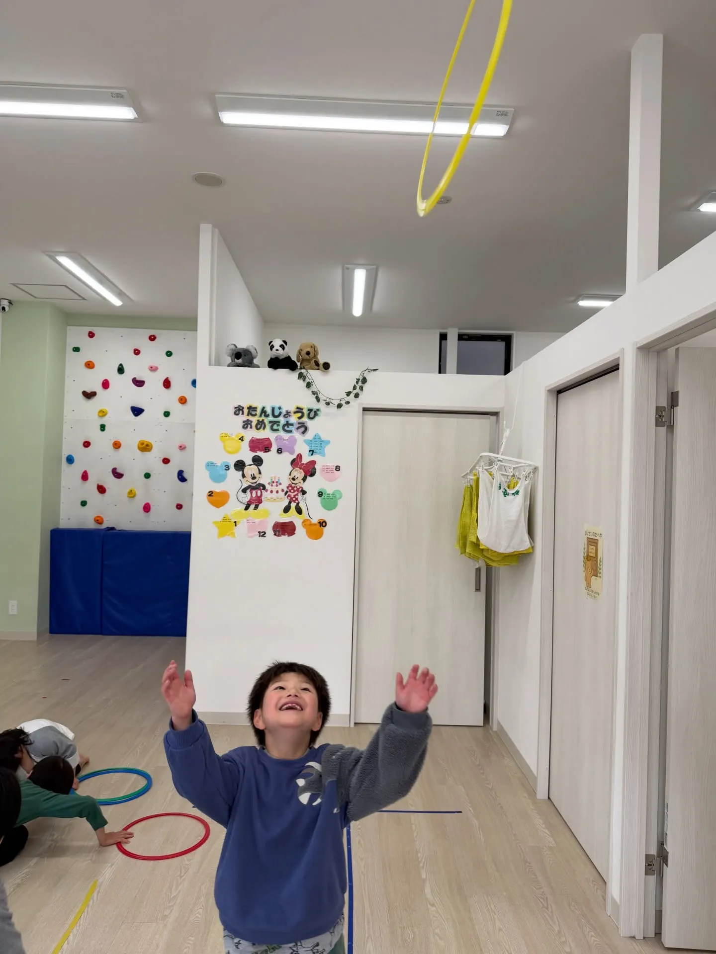 画像にはありませんが、メトロノームを使用して発声練習の支援を...
