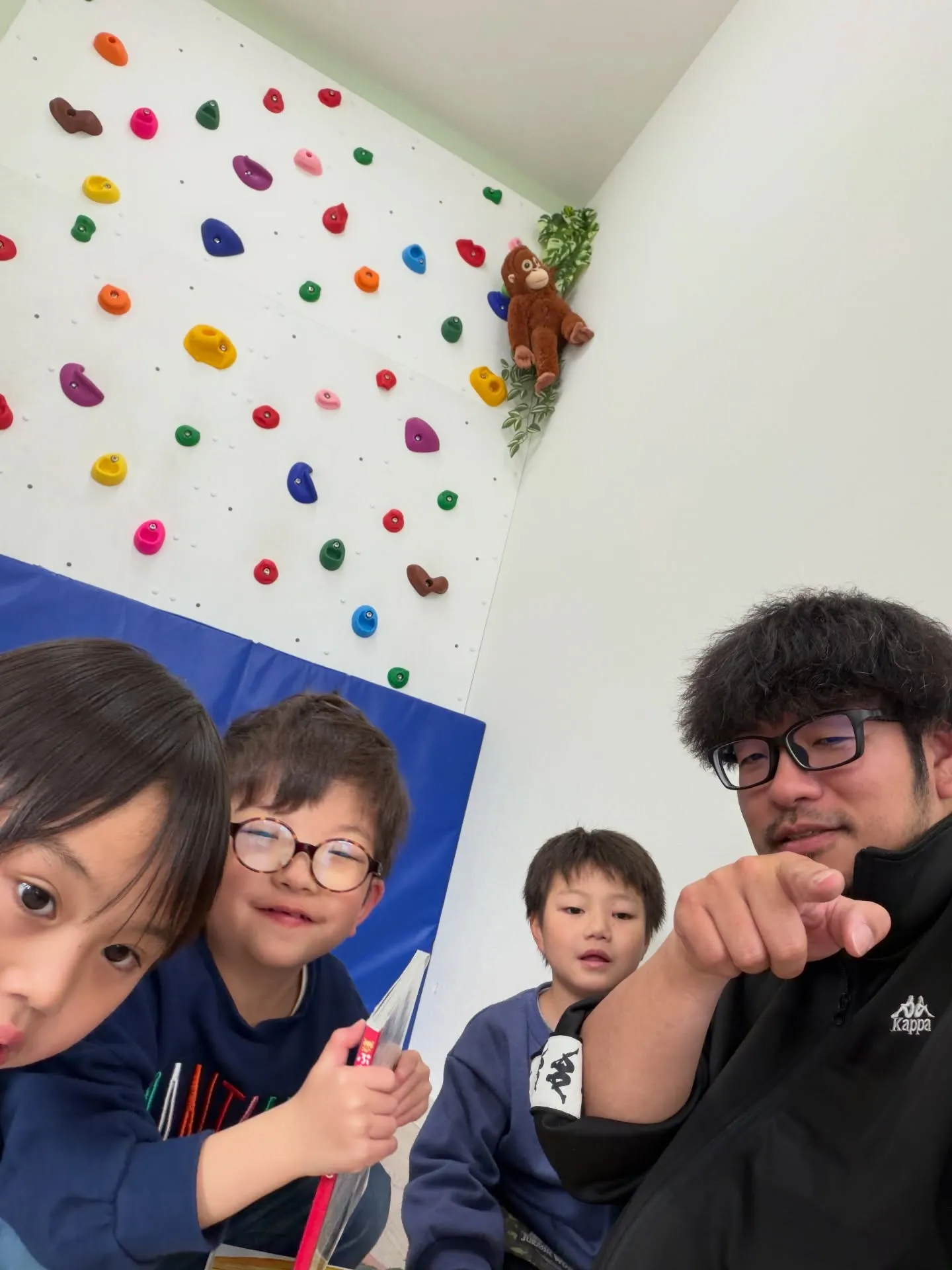 画像にはありませんが、メトロノームを使用して発声練習の支援を...