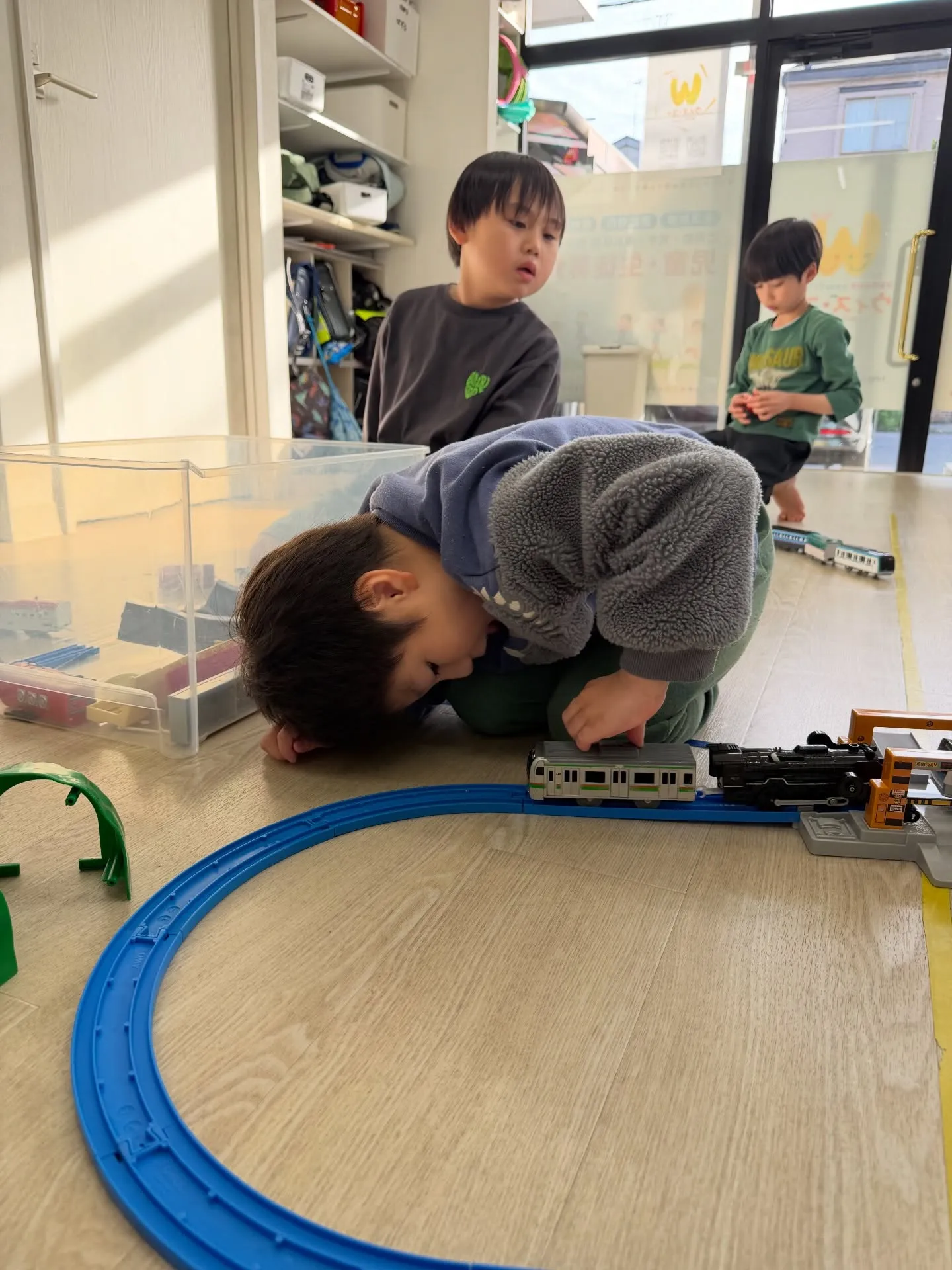 画像にはありませんが、メトロノームを使用して発声練習の支援を...