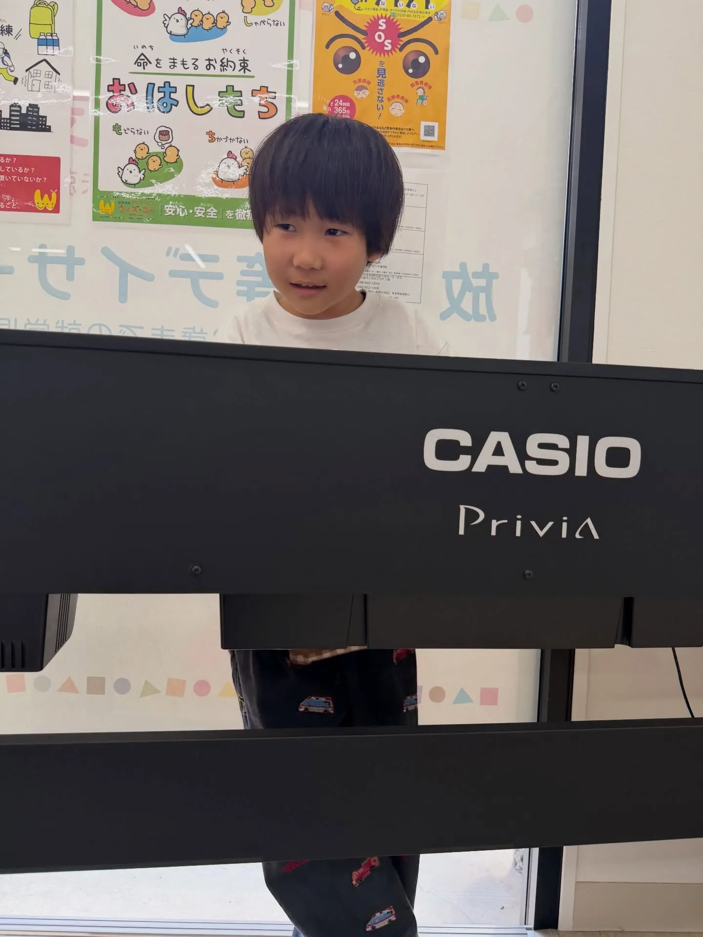 1、腕を指2本で歩くだけでこの笑顔😂✨くすぐったくて大爆。