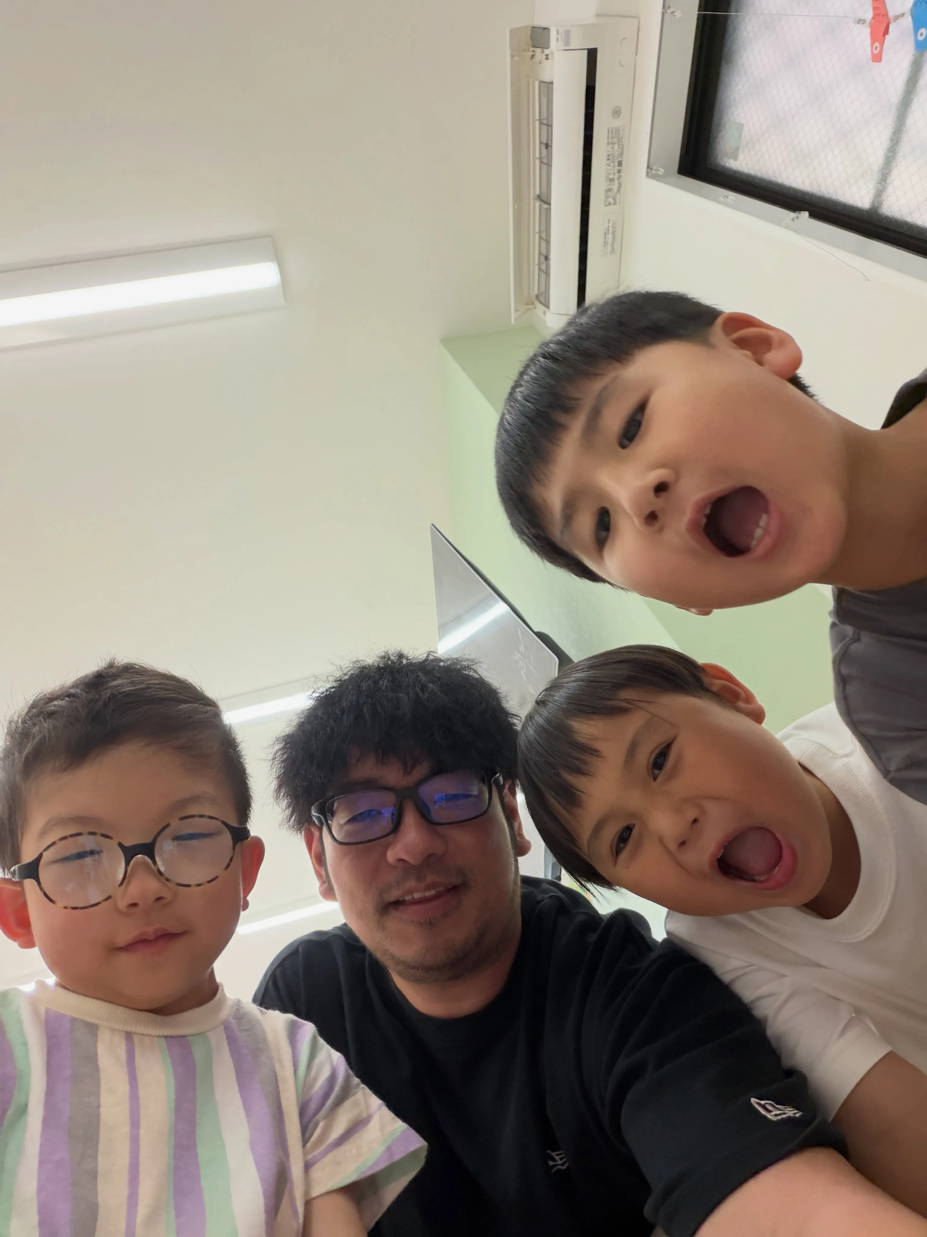 本日は、万が一の事態に備え、AEDを使用した緊急対応訓練を実...